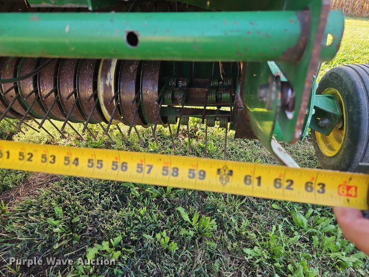image for item EB8357 John Deere 466 round baler