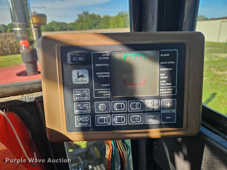 image for item EB8357 John Deere 466 round baler