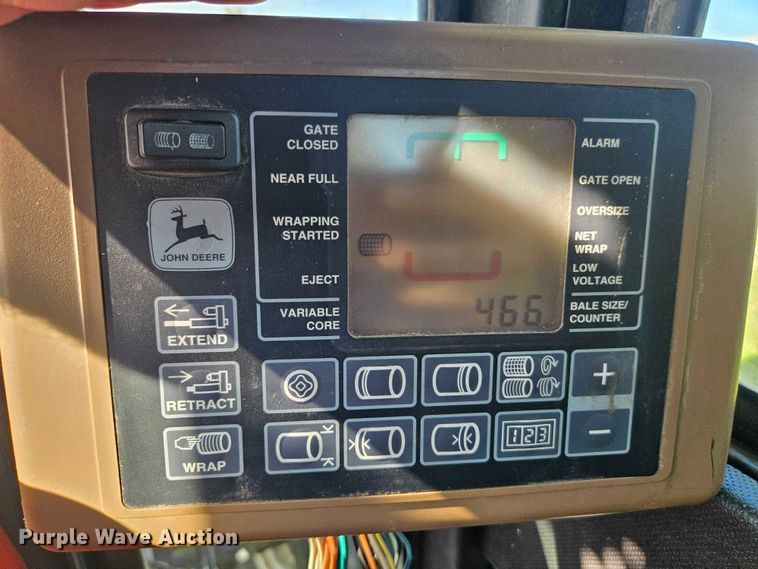 image for item EB8357 John Deere 466 round baler