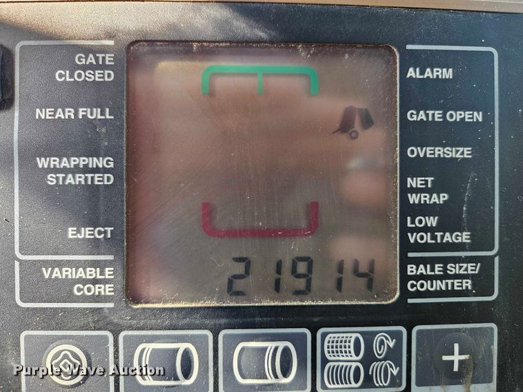 image for item EB8357 John Deere 466 round baler