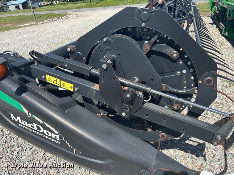 image for item EC3843 2018 MacDon FD75-D flex draper head