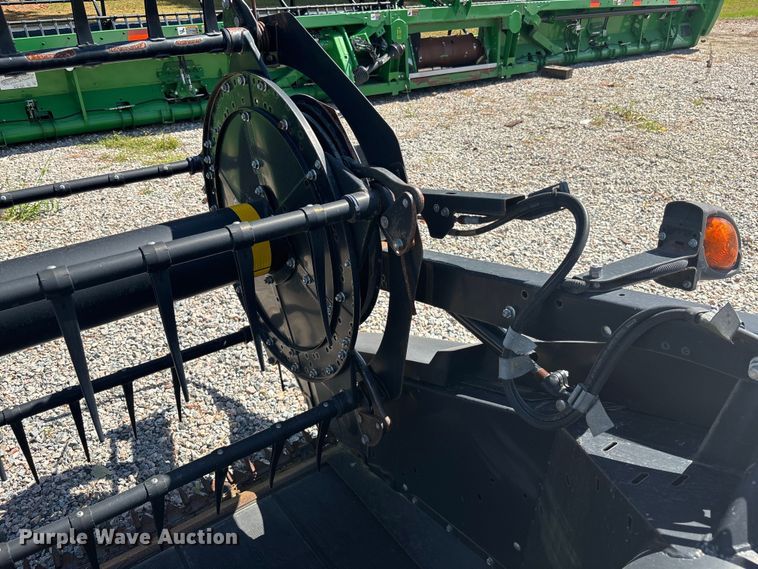 image for item EC3843 2018 MacDon FD75-D flex draper head