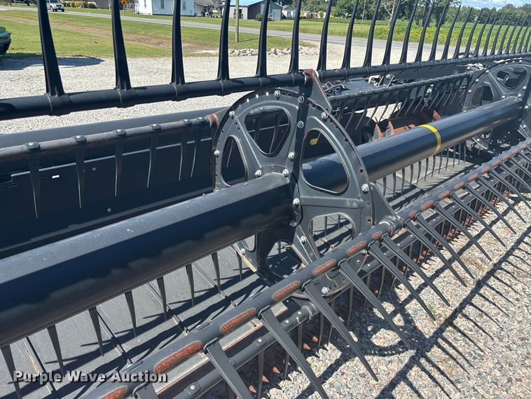 image for item EC3843 2018 MacDon FD75-D flex draper head