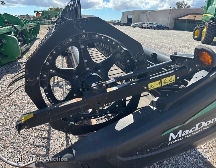 image for item EC3843 2018 MacDon FD75-D flex draper head