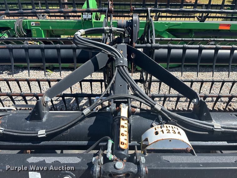 image for item EC3843 2018 MacDon FD75-D flex draper head