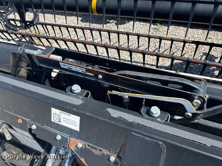 image for item EC3843 2018 MacDon FD75-D flex draper head