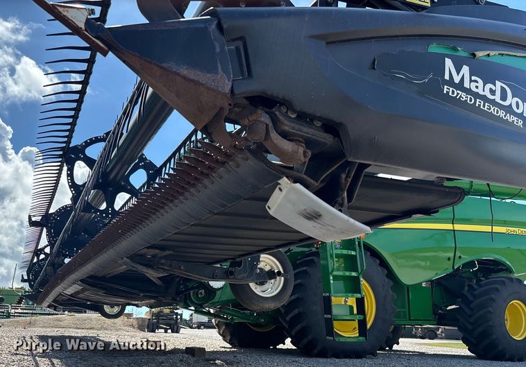 image for item EC3843 2018 MacDon FD75-D flex draper head