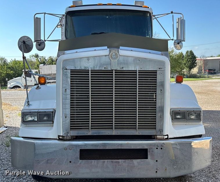 image for item ED2257 2000 Kenworth T800 fertilizer delivery truck