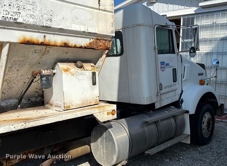 image for item ED2257 2000 Kenworth T800 fertilizer delivery truck