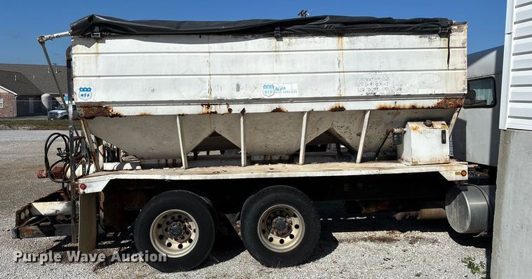 image for item ED2257 2000 Kenworth T800 fertilizer delivery truck