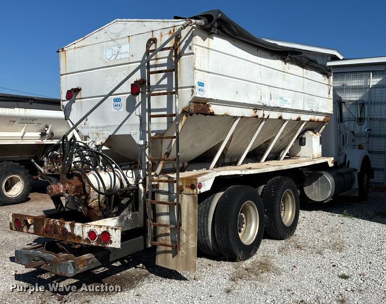 image for item ED2257 2000 Kenworth T800 fertilizer delivery truck