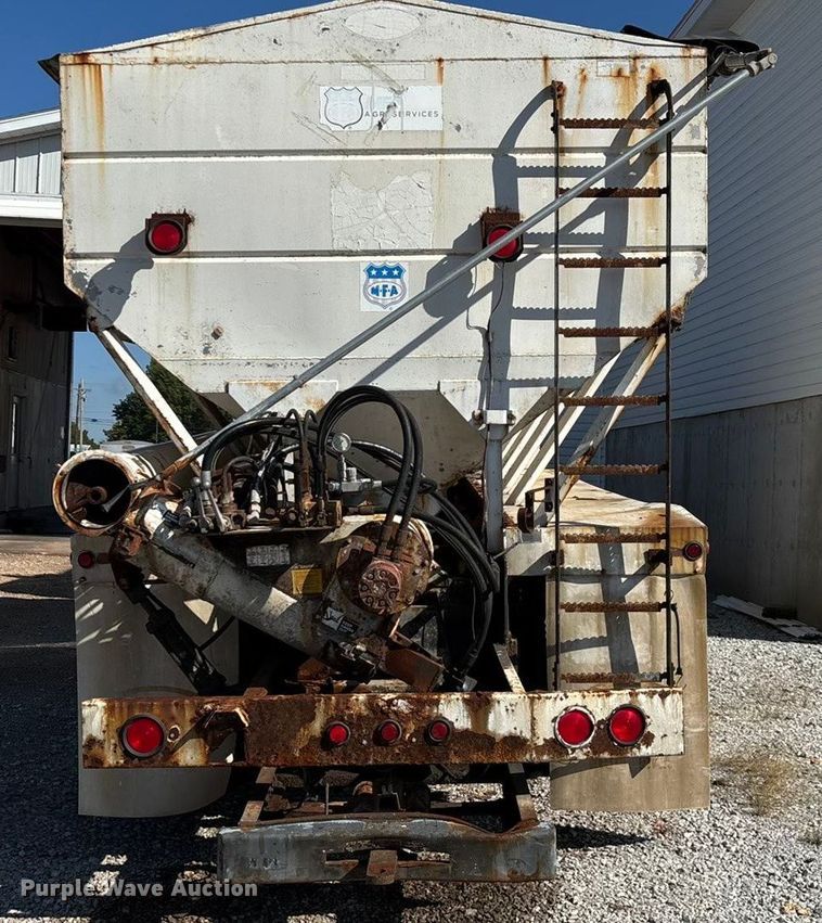 image for item ED2257 2000 Kenworth T800 fertilizer delivery truck