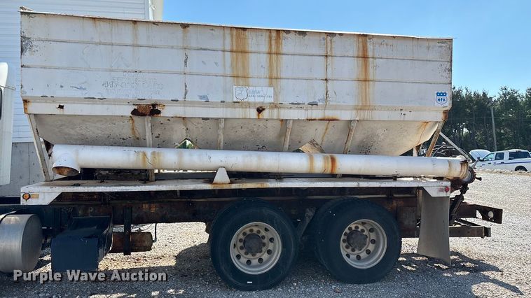 image for item ED2257 2000 Kenworth T800 fertilizer delivery truck