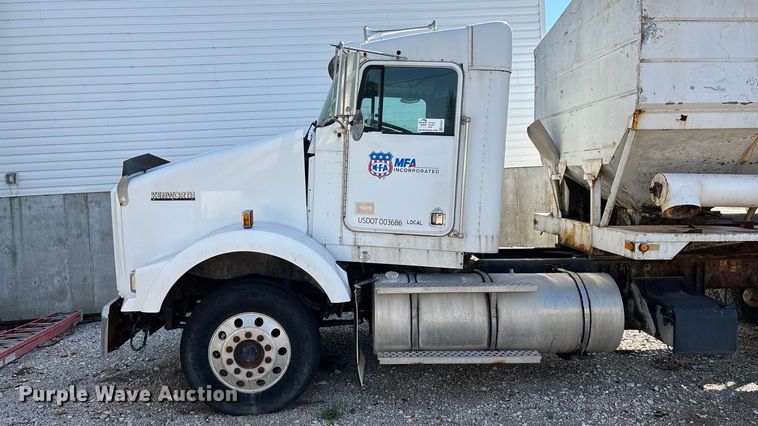 image for item ED2257 2000 Kenworth T800 fertilizer delivery truck