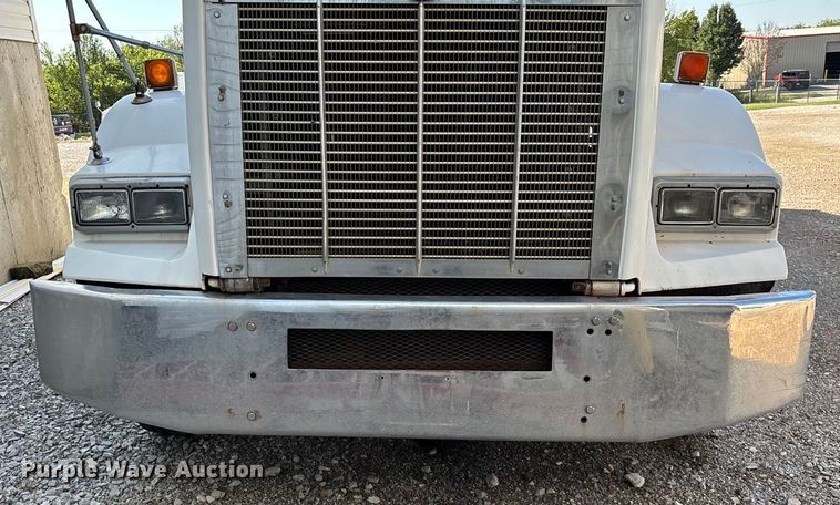 image for item ED2257 2000 Kenworth T800 fertilizer delivery truck