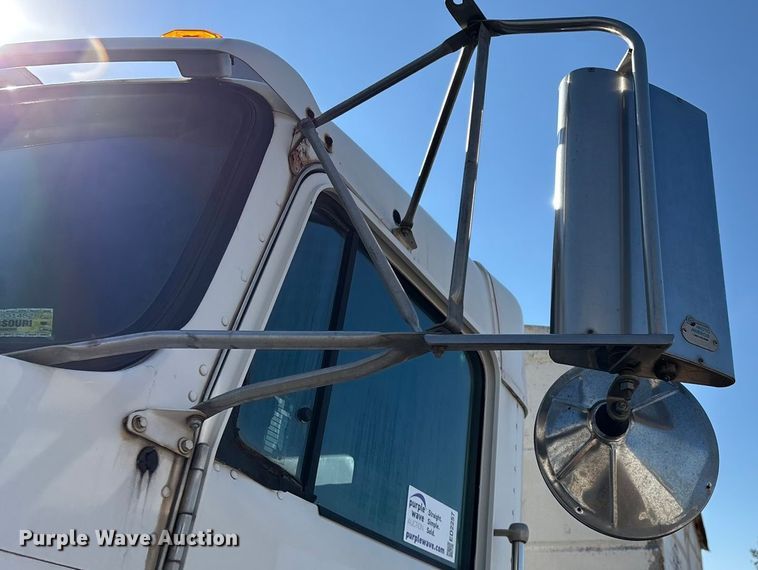 image for item ED2257 2000 Kenworth T800 fertilizer delivery truck