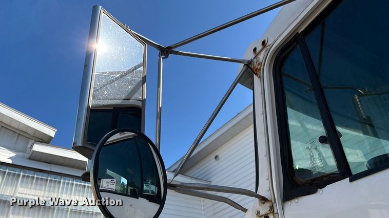 image for item ED2257 2000 Kenworth T800 fertilizer delivery truck