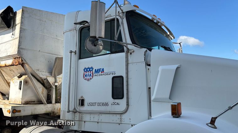 image for item ED2257 2000 Kenworth T800 fertilizer delivery truck