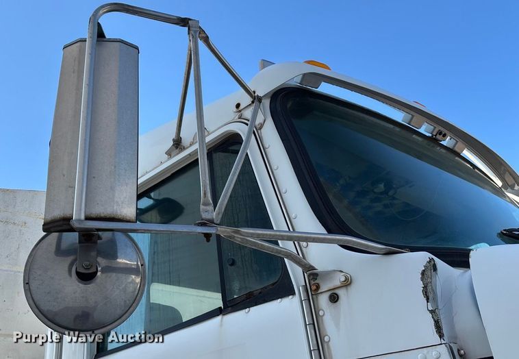 image for item ED2257 2000 Kenworth T800 fertilizer delivery truck