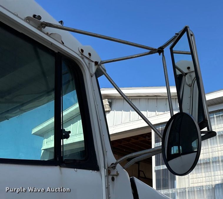 image for item ED2257 2000 Kenworth T800 fertilizer delivery truck