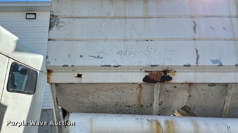 image for item ED2257 2000 Kenworth T800 fertilizer delivery truck