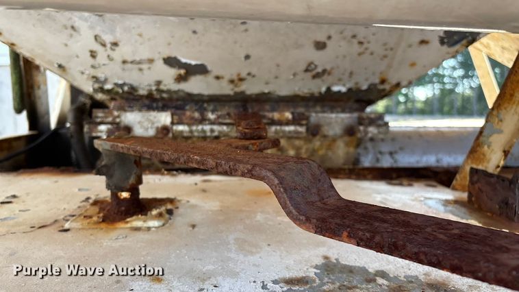 image for item ED2257 2000 Kenworth T800 fertilizer delivery truck