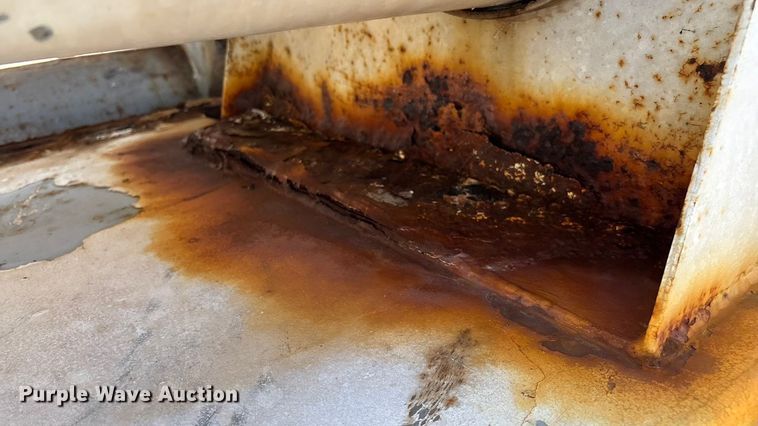 image for item ED2257 2000 Kenworth T800 fertilizer delivery truck