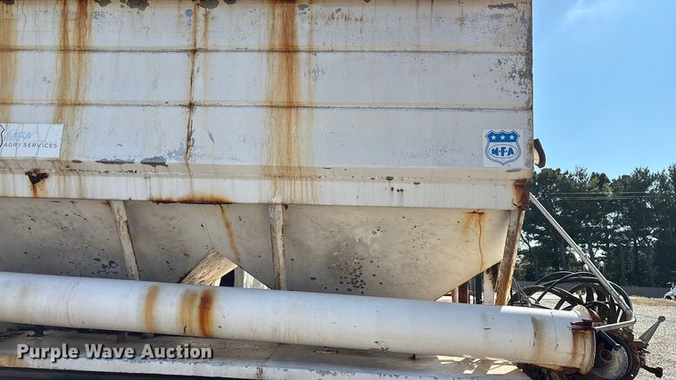 image for item ED2257 2000 Kenworth T800 fertilizer delivery truck