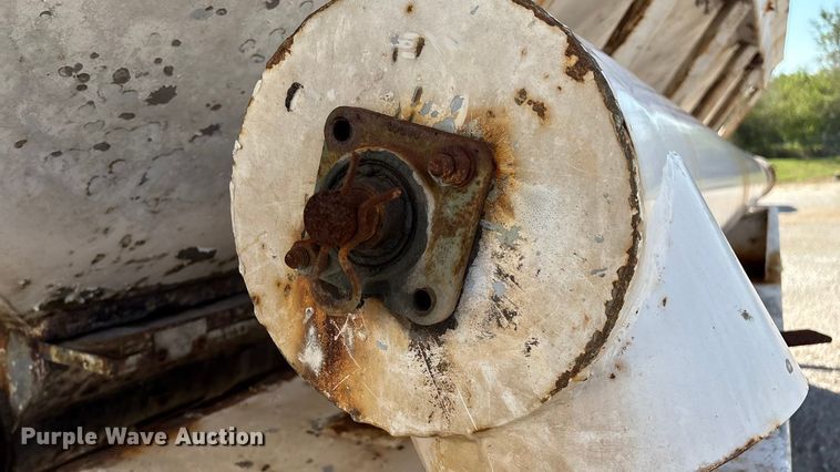 image for item ED2257 2000 Kenworth T800 fertilizer delivery truck