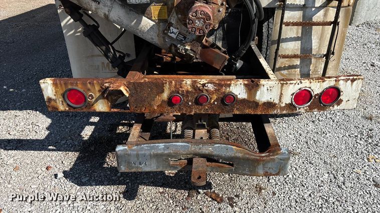 image for item ED2257 2000 Kenworth T800 fertilizer delivery truck