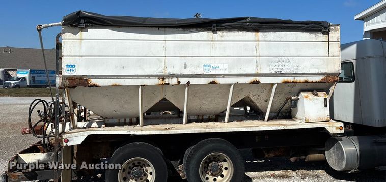 image for item ED2257 2000 Kenworth T800 fertilizer delivery truck