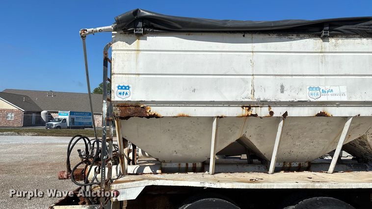 image for item ED2257 2000 Kenworth T800 fertilizer delivery truck
