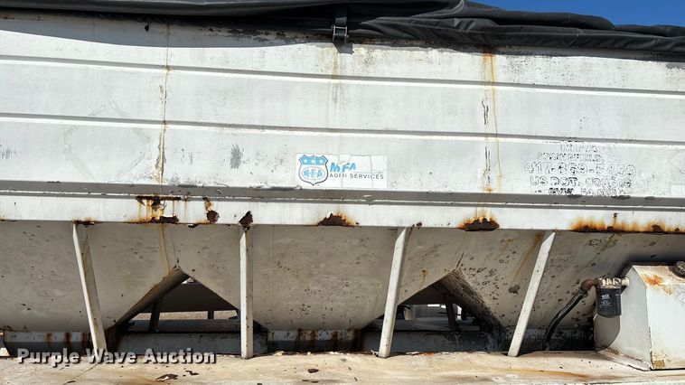 image for item ED2257 2000 Kenworth T800 fertilizer delivery truck