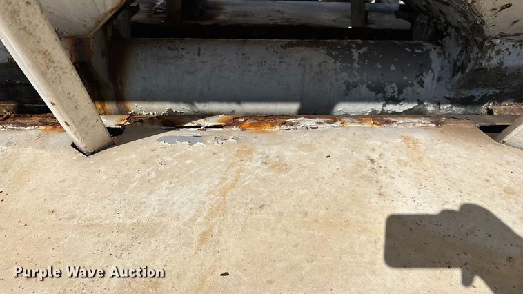 image for item ED2257 2000 Kenworth T800 fertilizer delivery truck