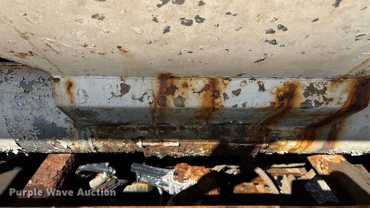 image for item ED2257 2000 Kenworth T800 fertilizer delivery truck