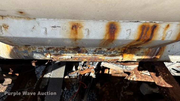 image for item ED2257 2000 Kenworth T800 fertilizer delivery truck