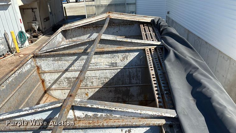 image for item ED2257 2000 Kenworth T800 fertilizer delivery truck