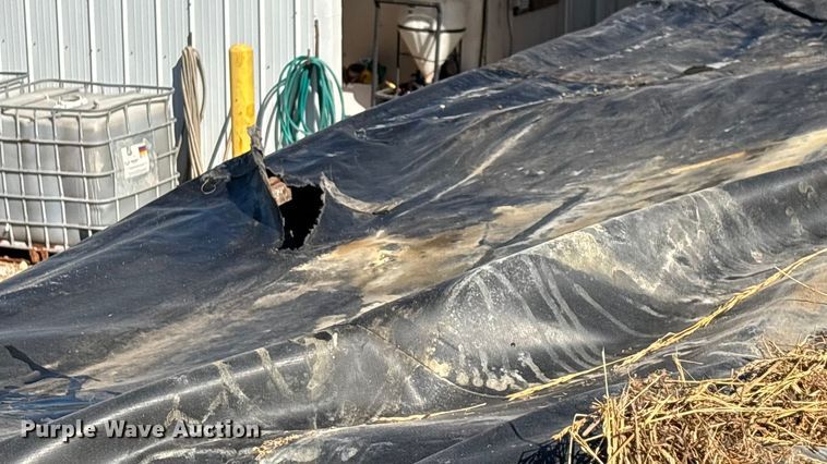 image for item ED2257 2000 Kenworth T800 fertilizer delivery truck