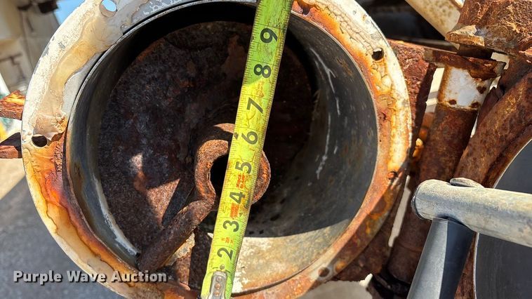 image for item ED2257 2000 Kenworth T800 fertilizer delivery truck