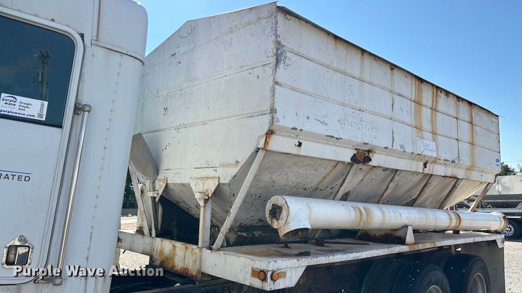 image for item ED2257 2000 Kenworth T800 fertilizer delivery truck