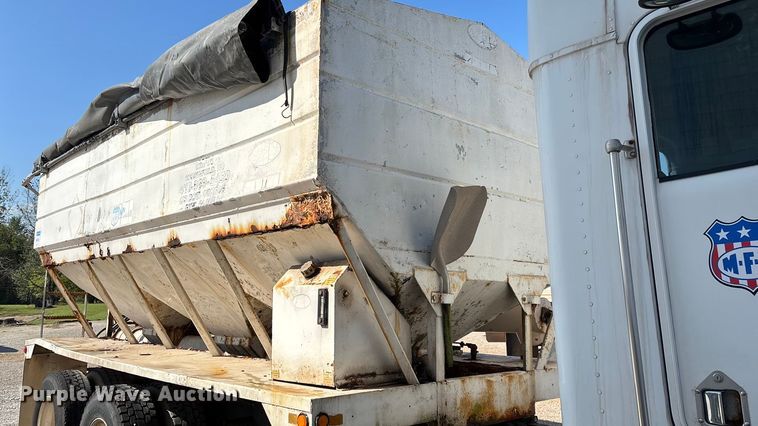 image for item ED2257 2000 Kenworth T800 fertilizer delivery truck