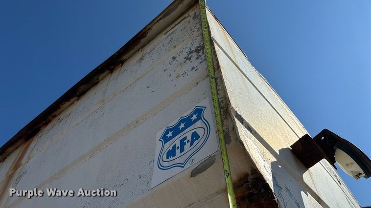 image for item ED2257 2000 Kenworth T800 fertilizer delivery truck