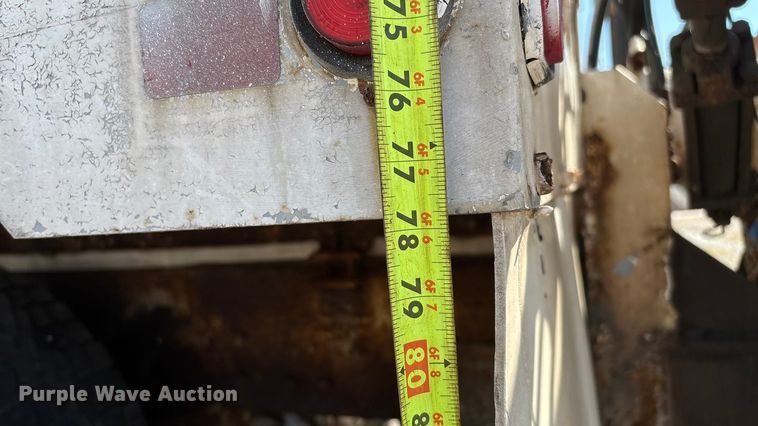 image for item ED2257 2000 Kenworth T800 fertilizer delivery truck