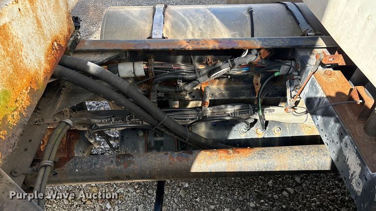 image for item ED2257 2000 Kenworth T800 fertilizer delivery truck