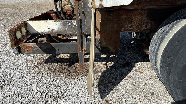 image for item ED2257 2000 Kenworth T800 fertilizer delivery truck