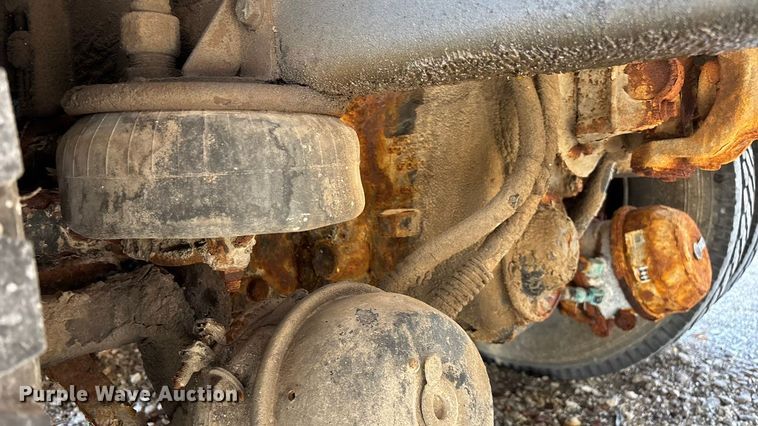 image for item ED2257 2000 Kenworth T800 fertilizer delivery truck