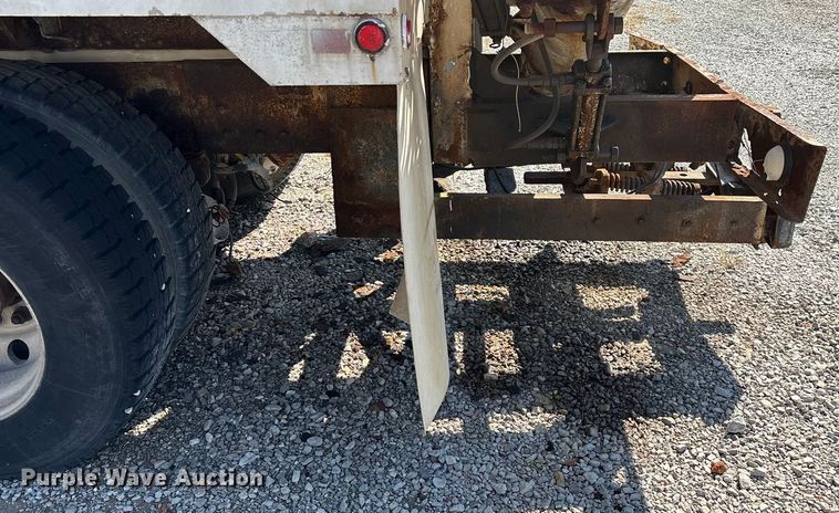 image for item ED2257 2000 Kenworth T800 fertilizer delivery truck