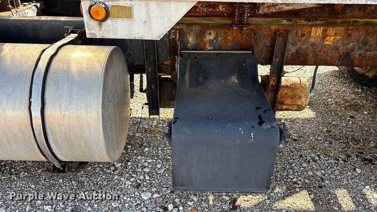 image for item ED2257 2000 Kenworth T800 fertilizer delivery truck