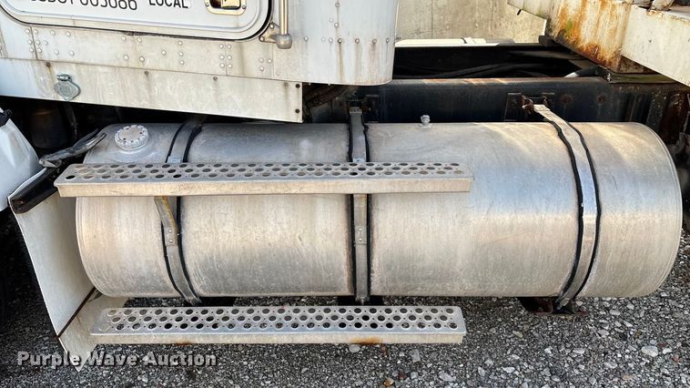 image for item ED2257 2000 Kenworth T800 fertilizer delivery truck