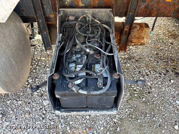 image for item ED2257 2000 Kenworth T800 fertilizer delivery truck